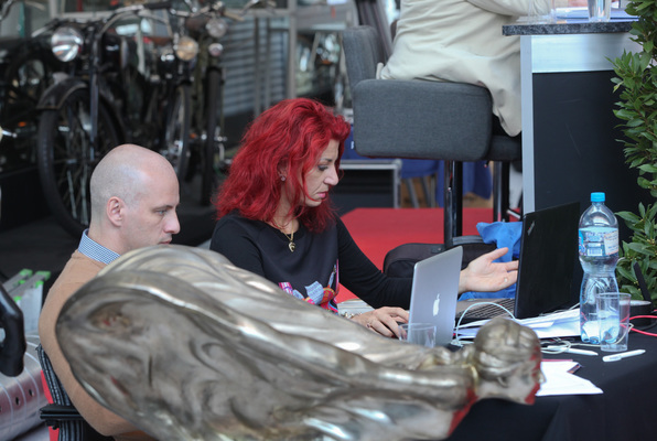 Erstmals konnten auch die Internet-Benutzer mitbieten und gleich über zwei Auktions-Lösungen - Versteigerung der Oldtimer Galerie Toffen am 20. Oktober 2018