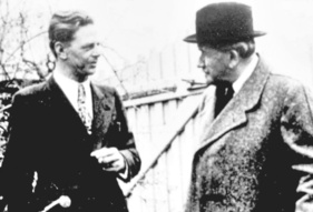 Erwin Komenda (links) im Gespräch mit Ferdinand Porsche, der 1950 gerade aus französischer Haft entlassen worden war