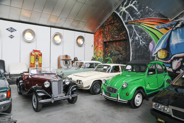 Es gab für jeden Interessenten spannende Autos, ob MG TD, Reliant Scimitar oder Opel Olympia Rekord - Frühlingsversteigerung der Oldtimer Galerie Toffen am 25. März 2023