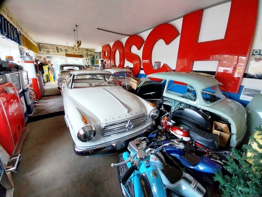 Bild Es geht schon eng zu in der Sammlung – Zu Besuch in der Sammlung Hilker