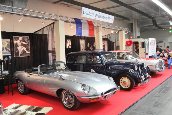 Bild: Es geht vor allem um die Autos, auch bei diesem Club - Techno Classica 2015