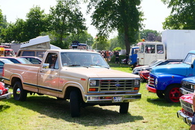 Es gibt Formen, die kann man nicht verbessern. Das war eigentlich der Slogan einer Käfer-Werbung, er trifft aber auch hier zu: Ford F150 XLT von 1986. – Bockhorner Oldtimermarkt 2025