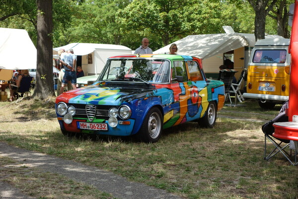 Es gibt sie also noch, die bunten Autos – Classic Days Düsseldorf 2022