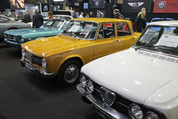 Es ging auch volkstümlicher - zwei Alfa Romeo Giulia - Rétromobile Paris 2019