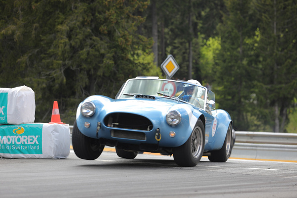 Bild: Es ging um nichts, beherzt gefahren wurde trotzdem, wie man bei dieser Cobra sehen kann - 10. Lenzerheide Motor Classics 2023