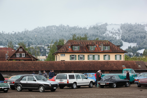 Es hätte noch Platz für mehr Autos gehabt ... - Oldtimer Sunday Morning Zug Treffen am 5. Mai 2019