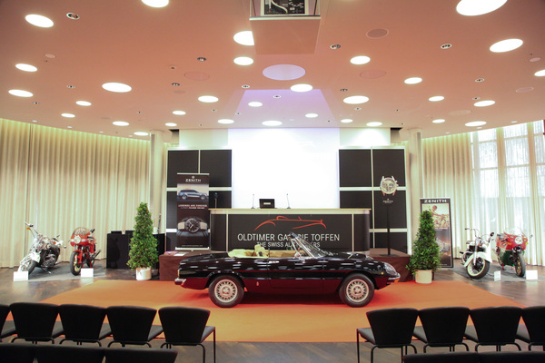 Everything is ready - Alfa Romeo 2000 Spider from 1980 in front of the auction desk - Oldtimer Gallery Auction at the Dolder Grand Hotel 2017