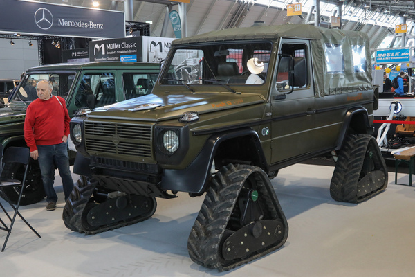 Es müssen ja nicht immer vier Räder sein: Puch G-Modell mit Raupen - 24. Retro Classics Stuttgart 2025