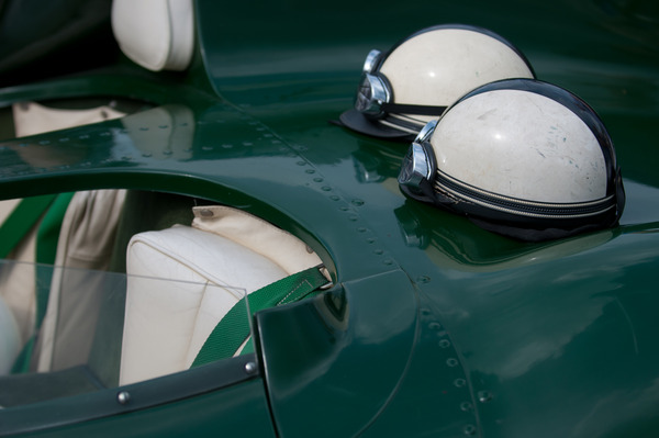 It would be so nice if retro helmets were compulsory at historic events... - Indianapolis in Oerlikon 2013