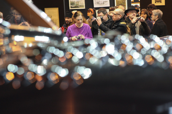 Bild Es wird eifrig fotografiert an der Messe - Rétromobile 2015