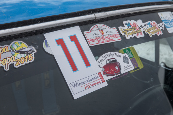 Etwas grösser als die anderen Rallye-Kleber ist die Startnummer schon - Teichalm Winterclassic 2018