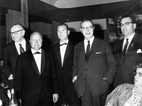 Eugen Böhringer/Rolf Knoll mit dem Präsidenten des Griechischen Automobilclubs un dem Verkehrsminister von Vronopolis - 11. Rallye Akropolis (1963)