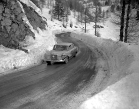 Eugen Böhringer und Hermann Socher im Mercedes Benz 220SE - 29. Rallye Monte Carlo (1960)