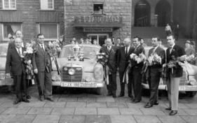 Eugen Böhringer und Hermann Socher mit dem Mercedes Benz 220 SE - 29. Rallye Monte Carlo (1960)