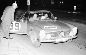 Eugen Böhringer und Klaus Kaiser im Mercedes Benz 230 SL - Rallye Lüttich-Sofia-Lüttich (1963)