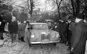 Eugen Böhringer und Klaus Kaiser im Mercedes Benz 230SL - Rallye Lüttich-Sofia-Lüttich (1963)