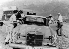 Eugen Böhringer und Klaus Kaiser im Mercedes Benz 300SE - Grosser Strassenpreis für Tourenwagen von Argentinien (1964)