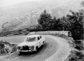 Eugen Böhringer und Peter Lang im Mercedes Benz 220 SE - 10. Internationale Akropolis Rallye (1962)
