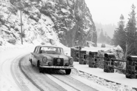 Eugen Böhringer und Peter Lang im Mercedes Benz 220 SE - 31. Rallye Monte Carlo (1962)