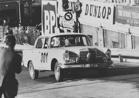 Eugen Böhringer und Peter Lang im Mercedes Benz 220 SEb - 32. Rallye Monte Carlo (1963)