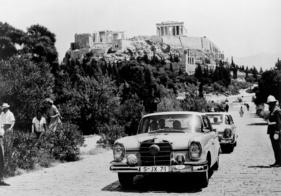 Eugen Böhringer und Peter Lang im Mercedes Benz 220SE - 10. Internationale Akropolis Rallye (1962)