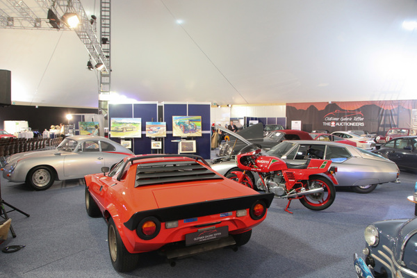 Europäische Klassiker - Lancia Stratos, Porsche 356 Carrera GT, Citroën SM - Versteigerung Oldtimer Galerie Gstaad 2018
