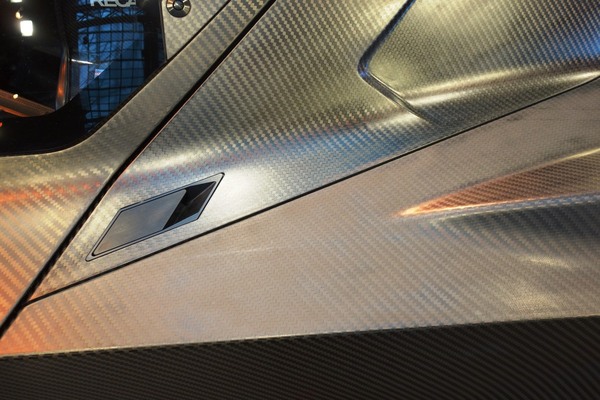 Exotische Materialien am KTM X-Bow GT2 von 2022 - Sonderschau Supercars 2 in der Autoworld Brüssel 2022/2023