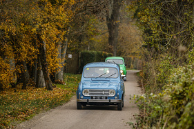 FASA-Renault 4L Super - Fortschritt sichtbar gemacht: der späte R4 TL (hinten) trägt seine Scheibenwischer nach rechts