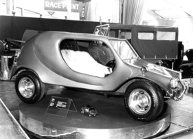 Fabino Buggy - eigenwillige und schwungvolle Form des Luxus-Buggy - am Genfer Automobilsalon 1974