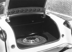 Facel-Vega (1954) - Kofferraum und Ersatzrad Facel-Vega (1954) - Kofferraum und Ersatzrad