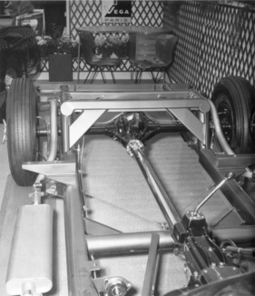 Facel-Vega  (1957) - am Autosalon von Paris im Jahre 1957 - Sicht auf das Chassis