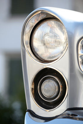Facel-Vega FV 3 (1957) - erinnern fast ein wenig an die Maschinengewehröffnungen in Bonds Aston