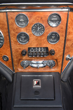 Facel-Vega FV 3 (1957) - grosszügige Instrumentensammlung auf der Mittelkonsole