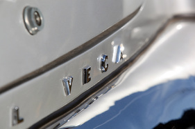 Facel-Vega FV 3 (1957) - verchromte Buchstaben, einzeln angebracht