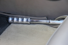 Facel Vega HK 500 (1959) - Handbremse am Kardantunnel