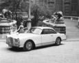 Facel-Vega HK 500 (1959) - vor altem Gemäuer - und hätte man die Dame nich t etwas anders platzieren können