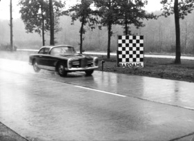 Facel Vega HK500 (1960) - bei der Geschwindigkeitsmessung