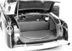 Facel Vega HK500 (1961) - Tank und Ersatzrad rauben Gepäckkapazität