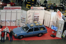 Fachgespräche auf dem Zwischengas-Stand - Oldtimer- und Teilemarkt Fribourg 2019