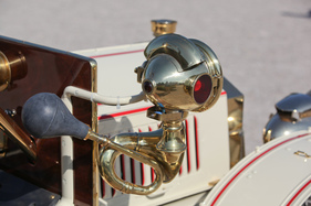 Fafnir Omnimobil Tourer (1904) - es wird geleuchtet und gehupt - Classic-Gala Schwetzingen 2018