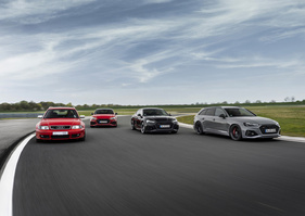 Fahraufnahme der RS4 Avant und RS5 Coupé/Sportback Modellreihe mit competition plus-Paket – 40 Jahre Audi Sport GmbH ()