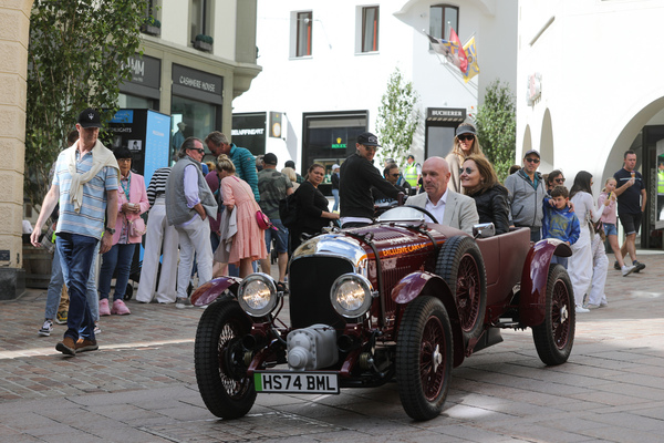 Fahren wie auf dem Tandem - elektrischer Bentley Blower - 31. British Classic Car Meeting St. Moritz 2025