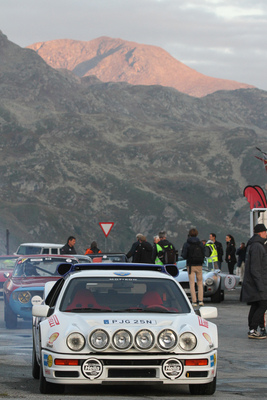 Image: Paddock in the early morning, a Ford RS 200 in front - Bernina Gran Turismo 2023 hill climb