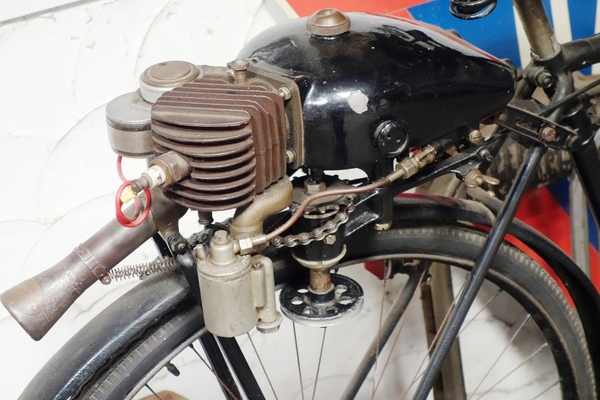Bild Fahrradhilfsmotor "Moteurcycle" - Rosengart-Museum in Bedburg-Rath