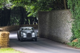 Fahrt auf der "Bergrennstrecke" von Goodwood - Hans-Joachim Stuck am Steuer des Auto Union Typ 52 Fahrt auf der "Bergrennstrecke" von Goodwood - Hans-Joachim Stuck am Steuer des Auto Union Typ 52