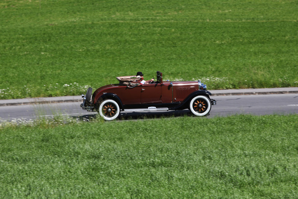 Fahrt durchs Grüne im Vorkriegs-Cabriolet - Oldtimer in Obwalden (O-iO) 2019