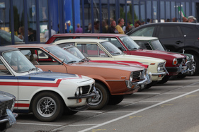 Fahrzeuge aus der Emil Frey Classics Sammlung in Reih und Glied - 25. Oldtimer Grandprix Safenwil am 3. September 2016 Fahrzeuge aus der Emil Frey Classics Sammlung in Reih und Glied - 25. Oldtimer Grandprix Safenwil am 3. September 2016