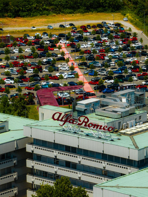 Bild: Fahrzeuge der angereisten Besucher – 115 Jahre Jubiläumsfeier im Alfa Romeo Historischen Museum in Arese