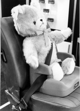 Fahrzeugzubehör - Kindersitze im Kommen - Genfer Autosalon 1980