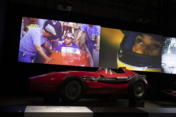 Bild Fangio und Senna und ein Maserati 250 F - Formel-1-Ausstellung in Wien 2024